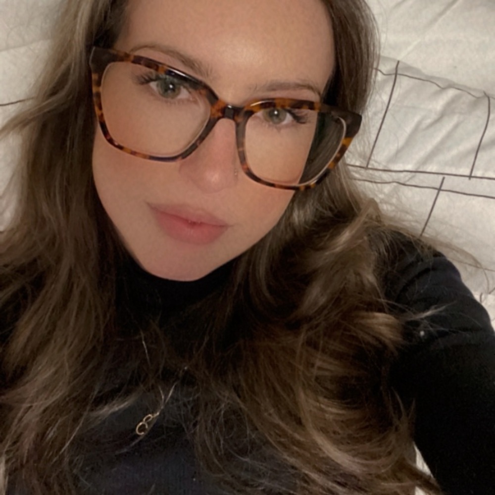 Meet your Posher, Charis